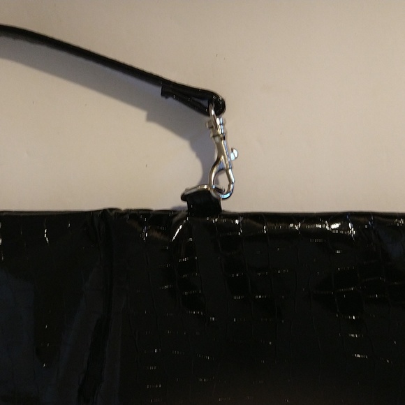 Nwot. Kenneth Cole reaction clutch/crossbody bag - Picture 5 of 7